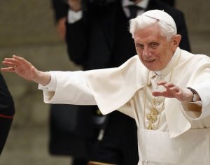 Папа Римский будет брать наличными