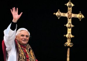 Понтифик Бенедикт XVI отрёкся от престола