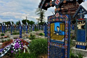 Весёлое румынское кладбище